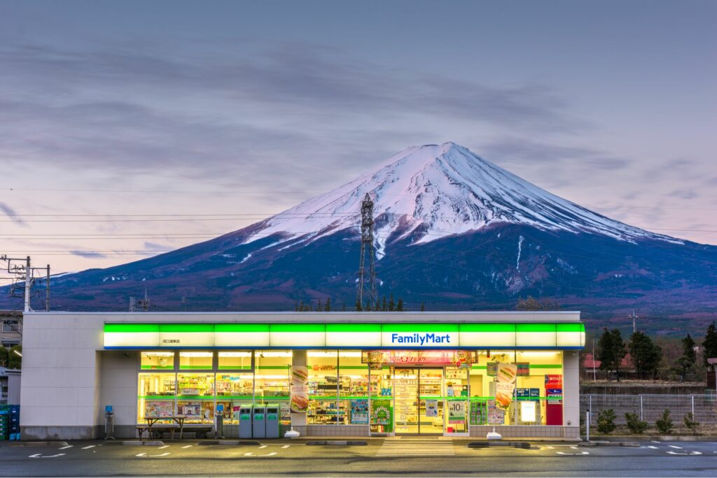 Cửa hàng tiện lợi ở Nhật Family Mart