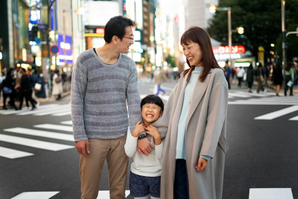 Sinh và nuôi con dần trở thành điều xa xỉ ở Nhật Bản 