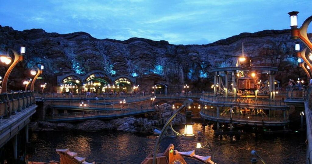 Tokyo DisneySea - Công viên Disney theo chủ đề giả tưởng với những trò chơi dưới nước tuyệt vời 