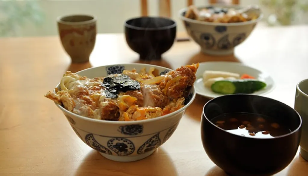 Món katsudon có thật sự hấp dẫn như lời đồn?