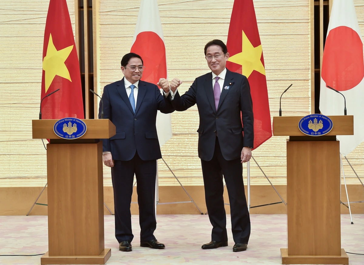 Thủ tướng Phạm Minh Chính và Thủ tướng Nhật Bản Kishida Fumio trong chuyến thăm Nhật Bản tháng 11-2021 (Ảnh: chinhphu.vn)