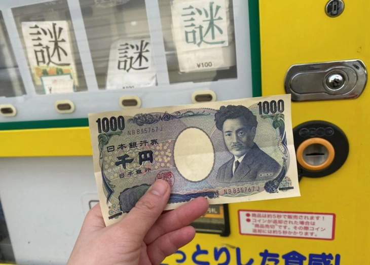 Máy bán hàng tự động thanh toán bằng tiền mặt tại Tokyo, Nhật Bản - Ảnh: japantoday.com
