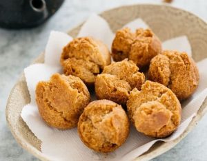 Bánh sata andagi giòn rụm của Okinawa